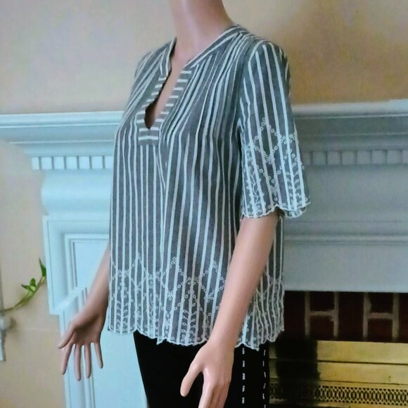 Lucky Brand Stripe Embroidered Top S Short Sleeved V-Neck Gray White Boho Tunic - Picture 5 of 7